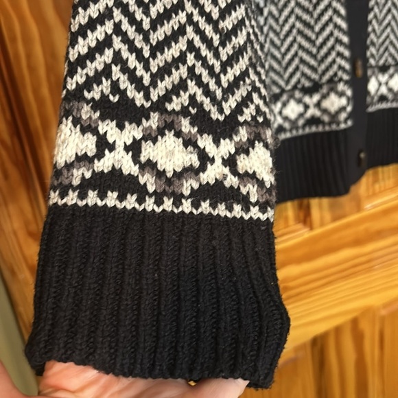 Lands End Fair Isle Cardigan Sweater Medium. Excellent condition. - Picture 3 of 9